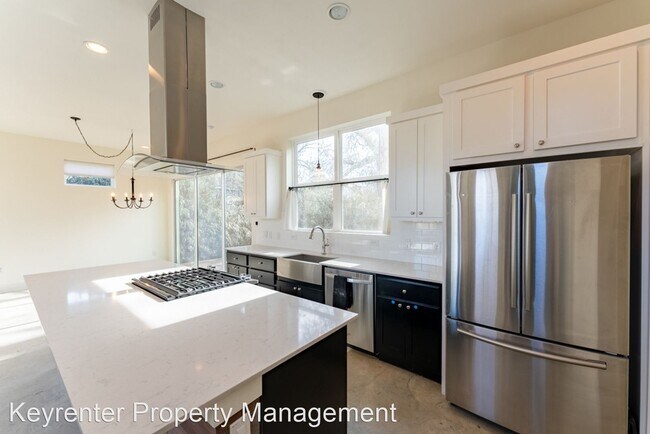 Building Photo - 3 br, 2.5 bath House - 3403 Neal St #A