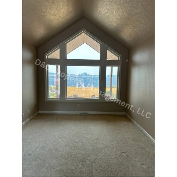 Building Photo - 568 Mahard Dr