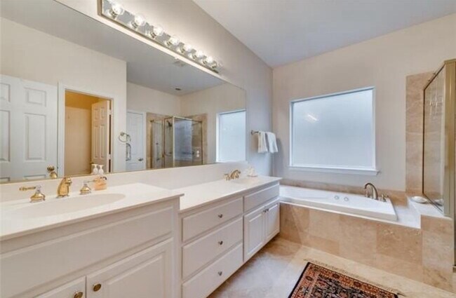 Building Photo - Beautiful 4 Bedrooms, 2.5 baths property i...