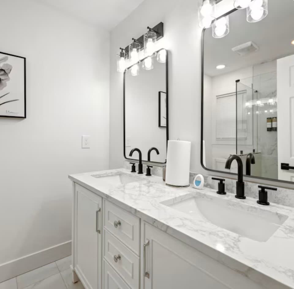 Building Photo - 2484 Calvin Ave