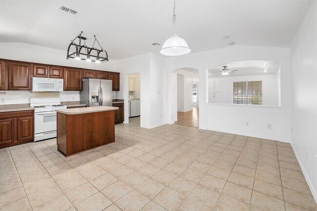 Building Photo - 1109 Fossil Cove