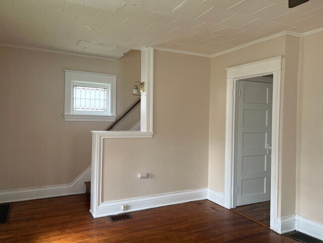 Building Photo - SINGLE FAMIKY FOR RENT IN MAPLEWOOD LOCATION !