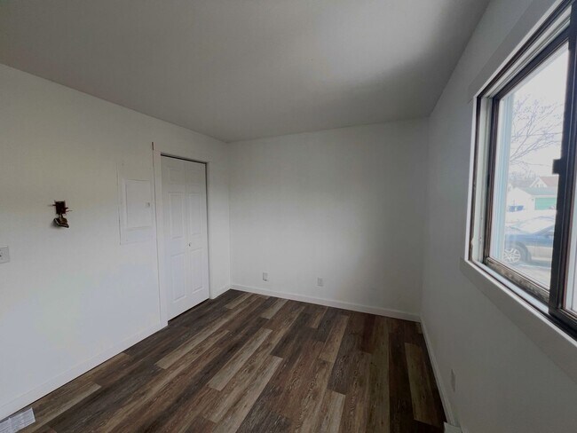 Building Photo - 909 Genrich St