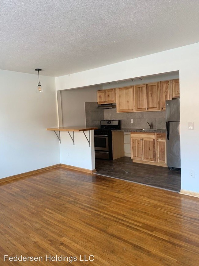 Building Photo - 615 E 18th St