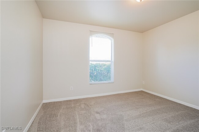Building Photo - 725 Kari Cir