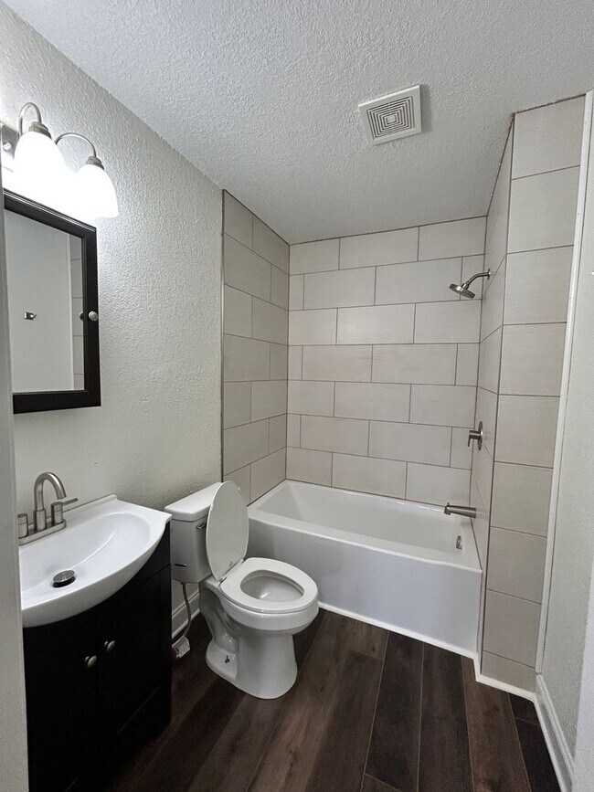 Building Photo - Knoxville 37914 - 3 bedroom, 1 bath home -...
