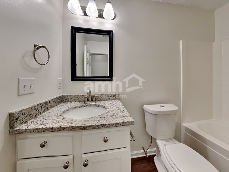 Building Photo - 114 Blue Jasmine Ln
