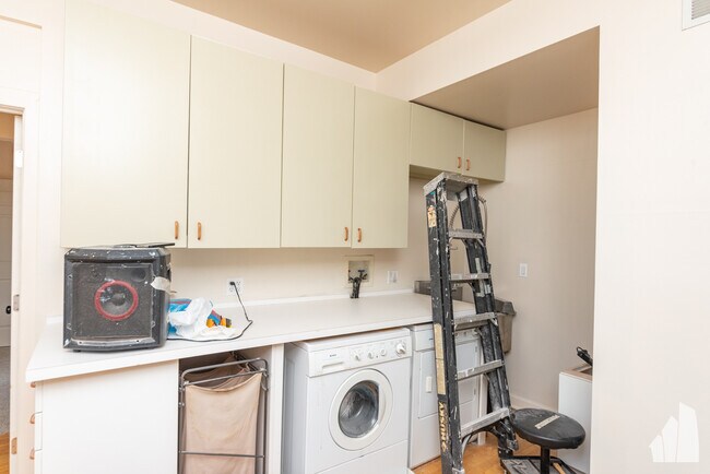 Building Photo - 3945 N Christiana Ave