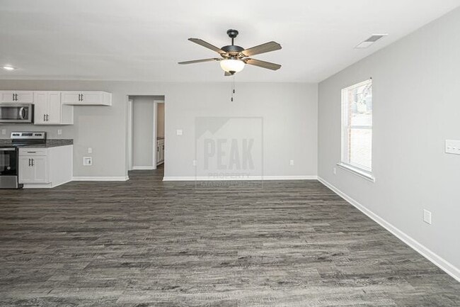 Building Photo - $1700! Beautiful 3Bed 2Bath in newly built Woodland Circle!