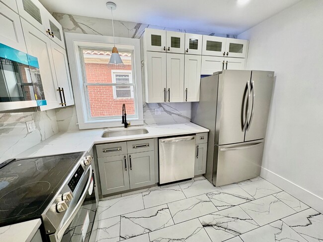 Building Photo - 5616 Phillips Ave