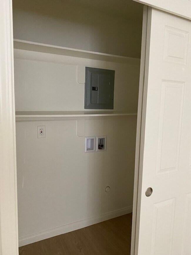 Building Photo - 611 Ann Arbor Dr