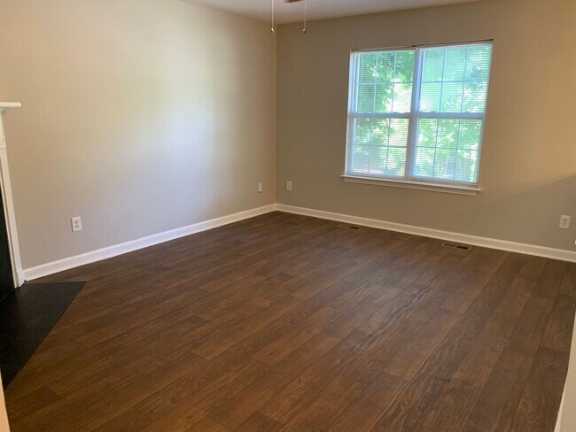 Building Photo - Coming Soon - 4 Bed, 2 Bth Split Level Home