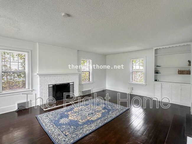 Building Photo - 2430 Redick Ave
