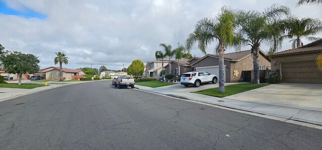 Building Photo - Beautiful Single Story Home - Professional Landscaper included