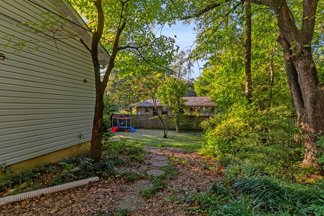 Building Photo - 2 Shannon Dr