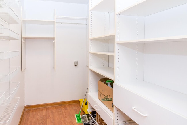 Building Photo - 6868 Crane Rd