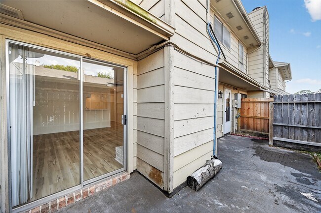 Building Photo - 14734 Perthshire Rd