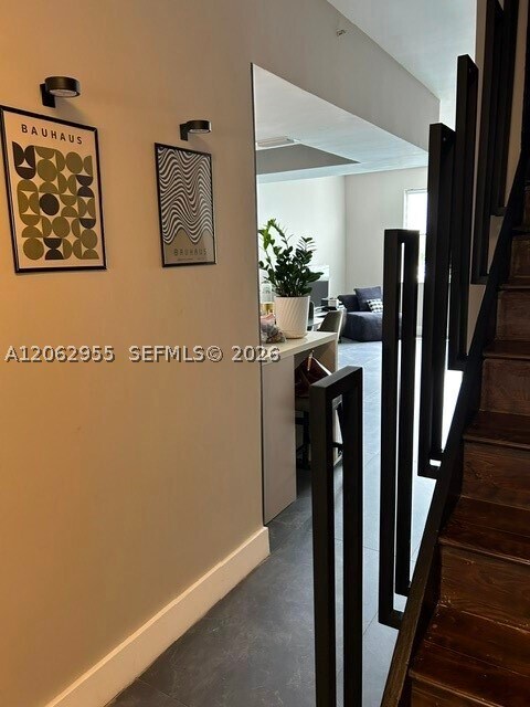 Building Photo - 725 SW 148th Ave