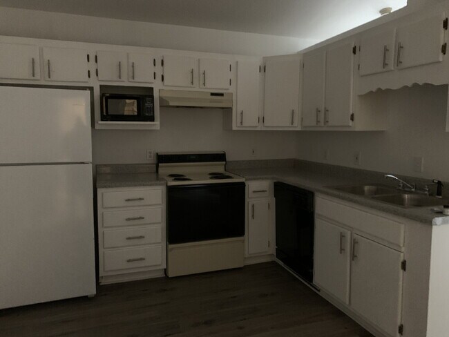 Building Photo - 1115 W Jefferson Ave