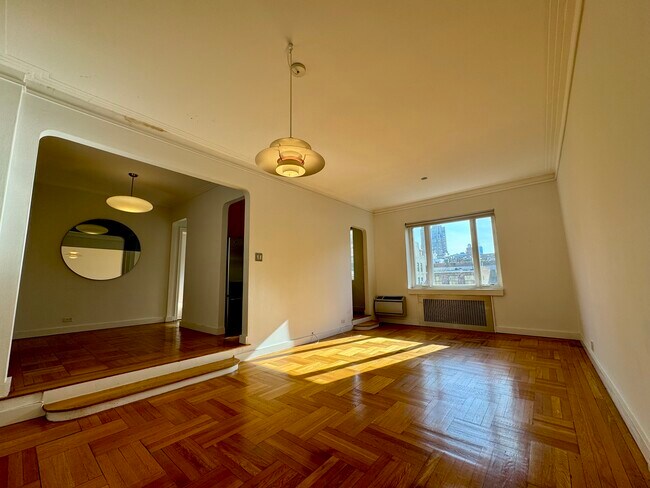 Building Photo - 255 W 23rd St