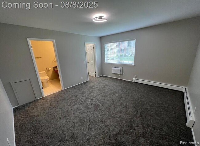 Building Photo - 2445 Torquay Ave