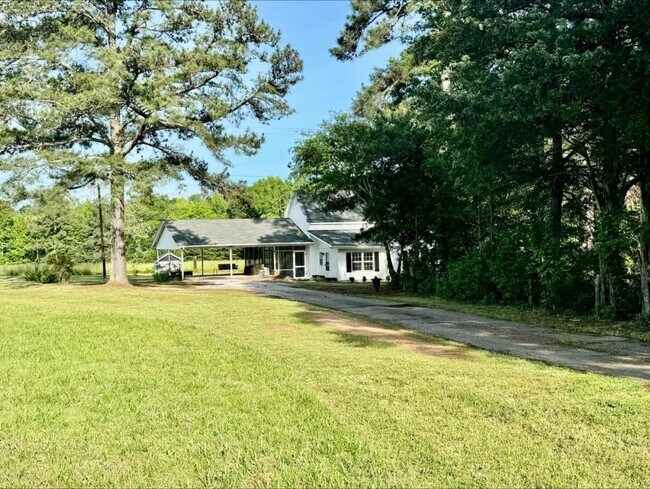 Building Photo - 23504 US-221
