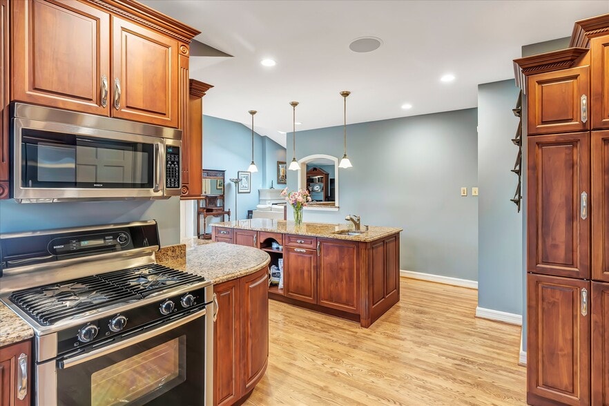 Building Photo - 15 Brazillian Ct