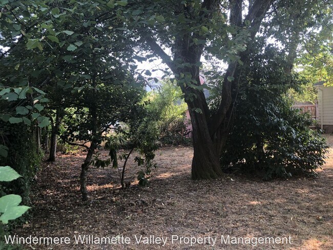 Building Photo - 3 br, 1 bath House - 513 NW 30th Street