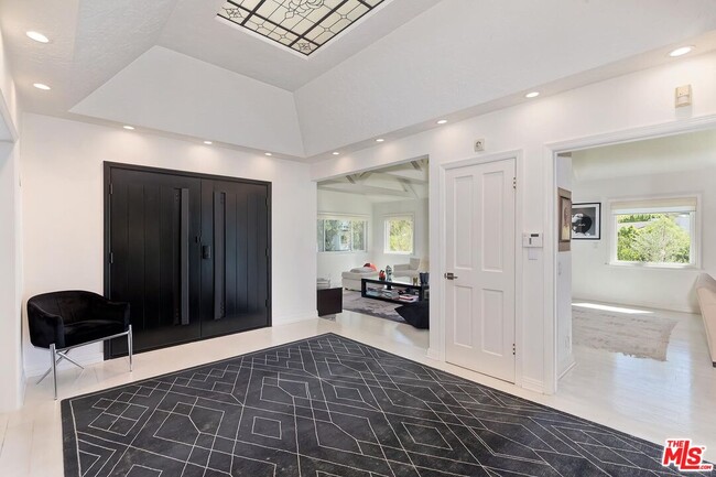 Building Photo - 3063 Deep Canyon Dr
