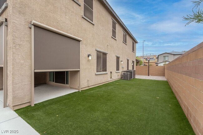 Building Photo - 965 Mossy Vale St