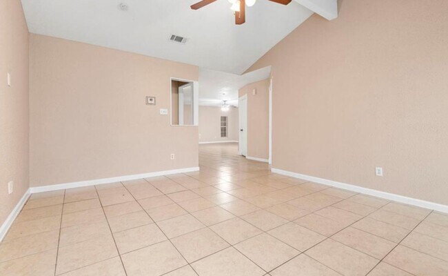 Building Photo - 4 Bedroom Home with 2 Bath and large back ...