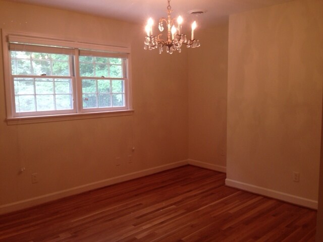 Building Photo - 4 BR home in NW school district--Lawn Service Included!