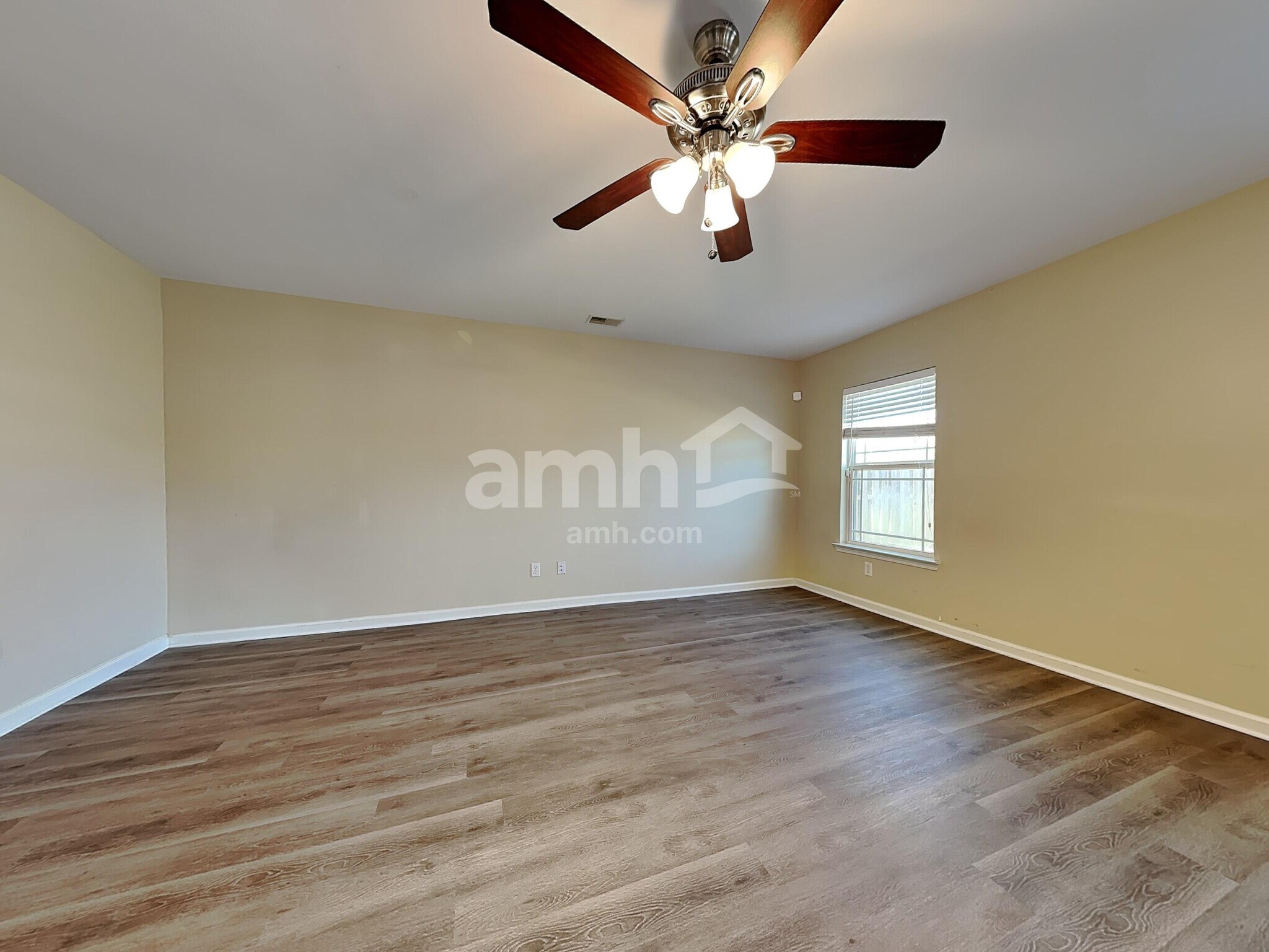 Building Photo - 2 Crystal Lake Dr