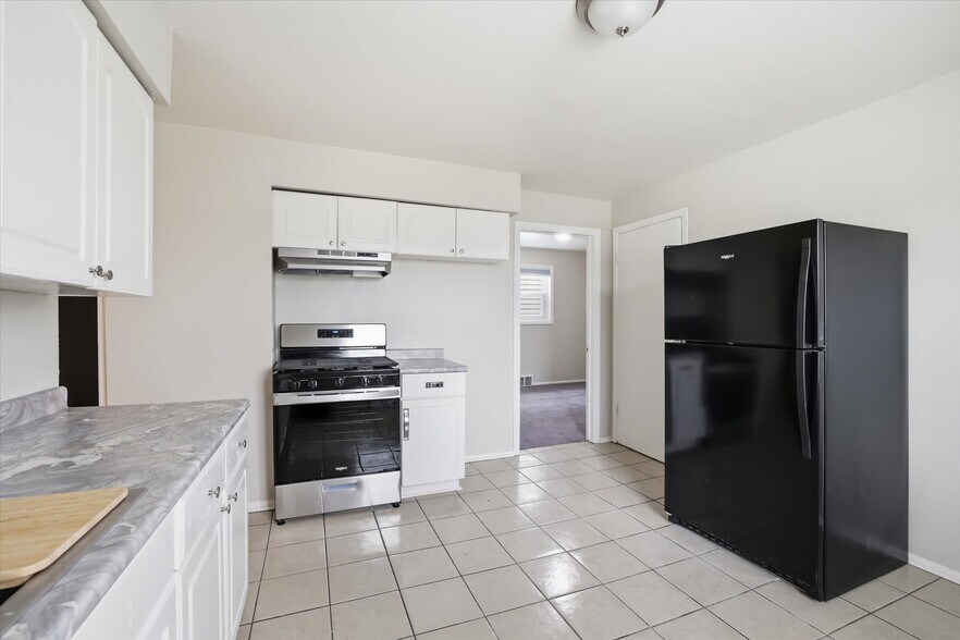 Building Photo - 101 W Meinecke Ave