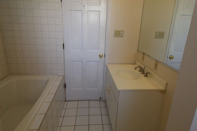 Building Photo - 707 Bellefonte St