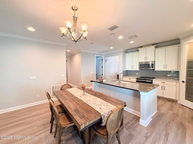 Building Photo - 7045 Rosabella Cir