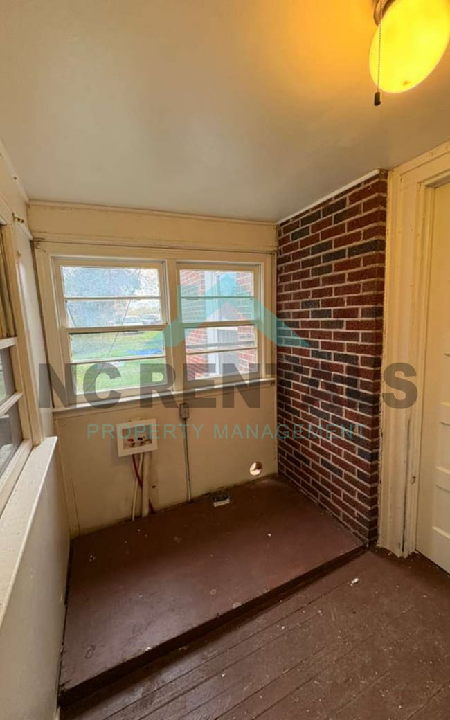 Building Photo - 113 S 2nd Ave