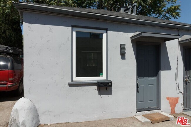 Building Photo - 11472 Ventura Blvd