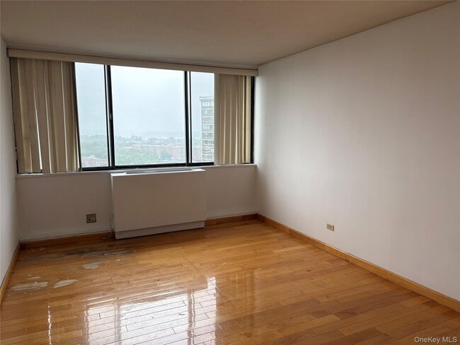 Building Photo - 1 Bay Club Dr
