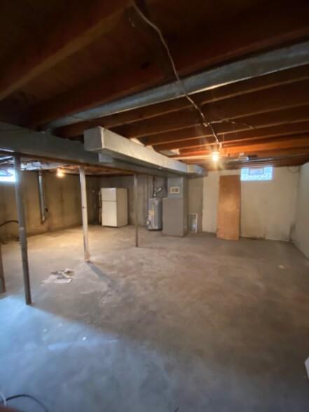 Building Photo - 734 S Walnut St