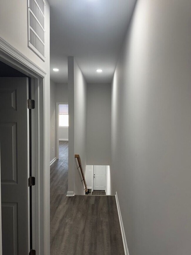 Building Photo - Beautifully Updated Townhome in Prime Location – Move-In Ready!