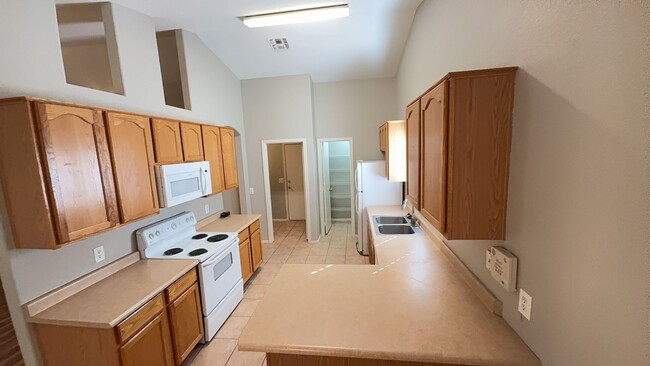 Building Photo - 3 Bedroom - 2 Bath - 1420 Sq. Ft. - 2 Car ...