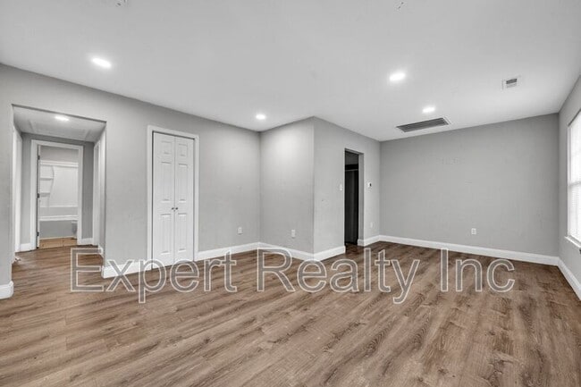 Building Photo - 532 Athens Ct