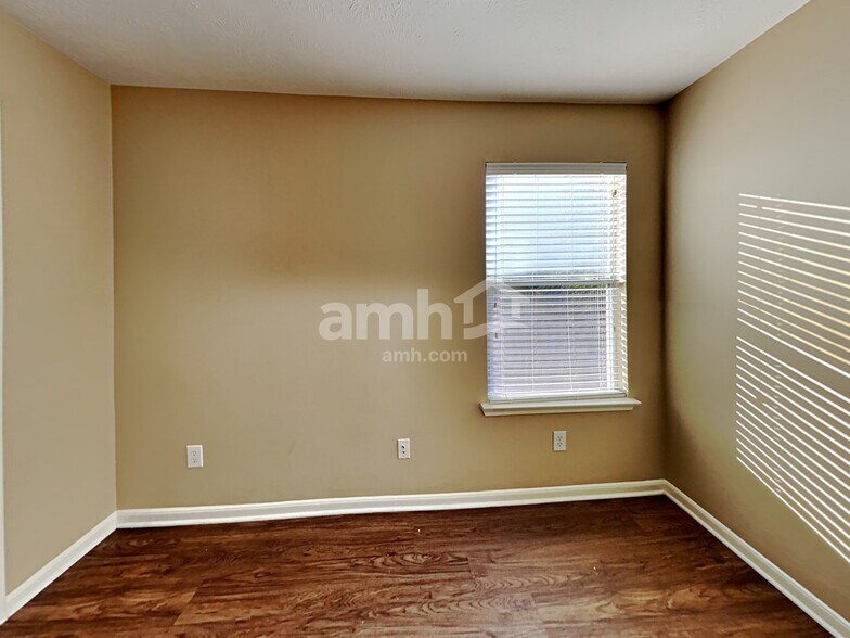 Building Photo - 12403 Fort Dupont Ln