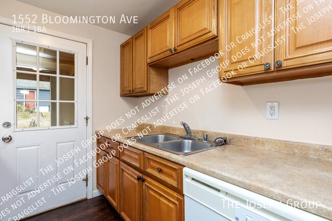 Building Photo - 1552 Bloomington Ave