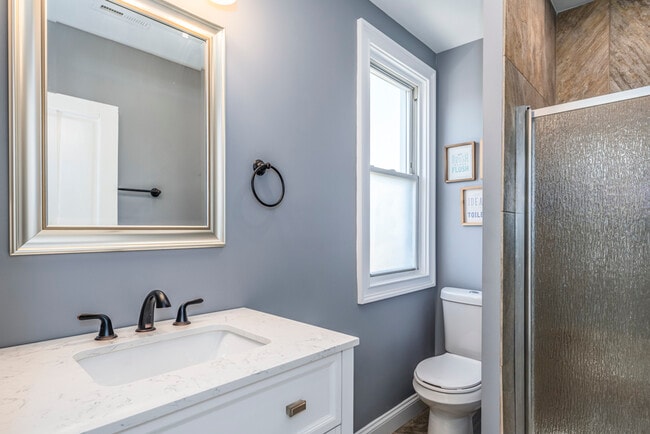 Building Photo - 422 Thornton St