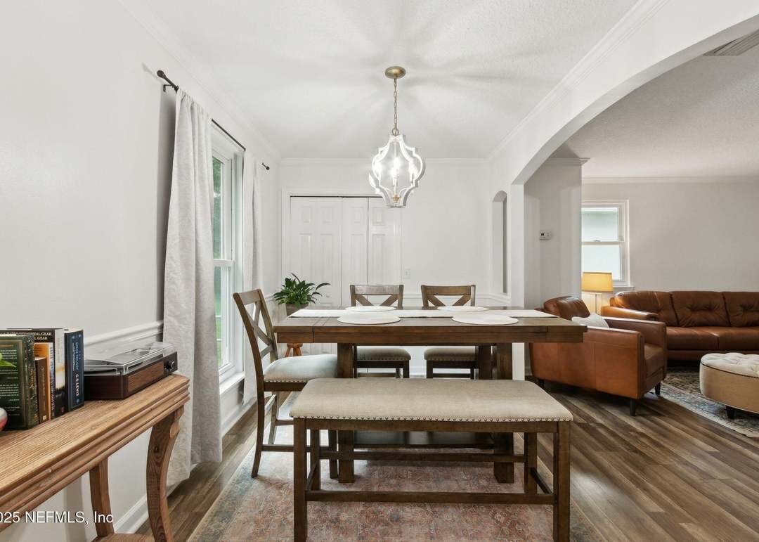 Building Photo - 11723 W Beaver St