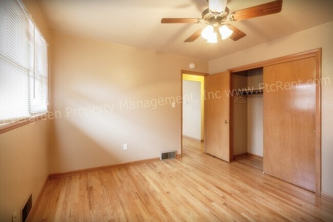 Building Photo - 1004/1006 Cragmore Dr.