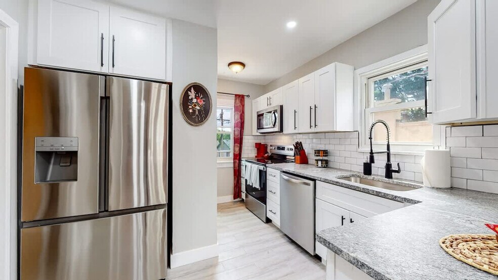 Building Photo - 730 E Alameda Ave