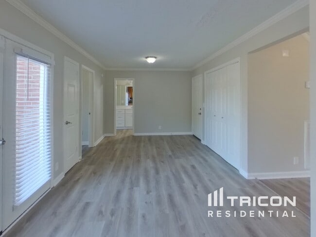 Building Photo - 8005 Penbrook Dr